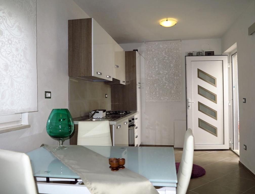 Apartments Rotiroti Задар Стая снимка
